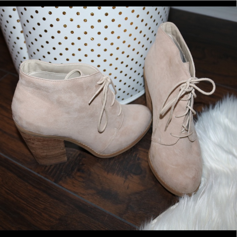 ❗️SOLD❗️ Call It Spring booties